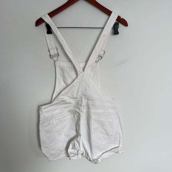 5/20$ White mini shorts Overalls size medium - Picture 4 of 7